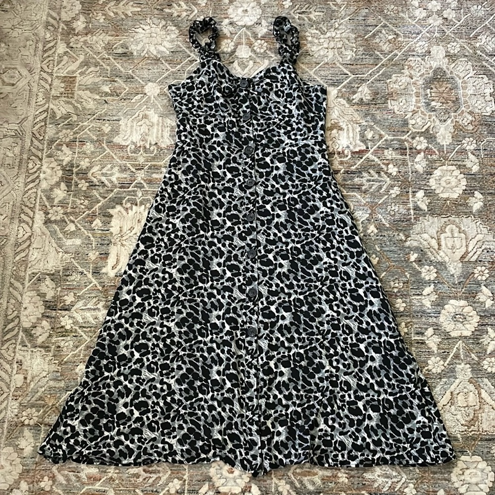 Grey and black leaped print midi dress